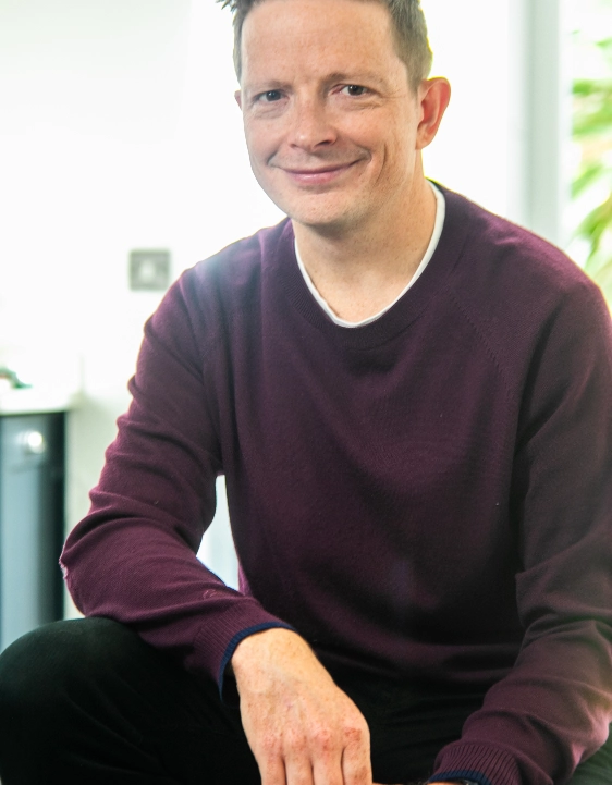 Photograph of HSF Kramer Alumnus Oliver Elgie at home