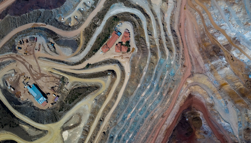 mining30_GettyImages-1172215137_Powperpoint